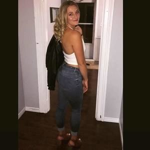 Meet your Posher, Casandra